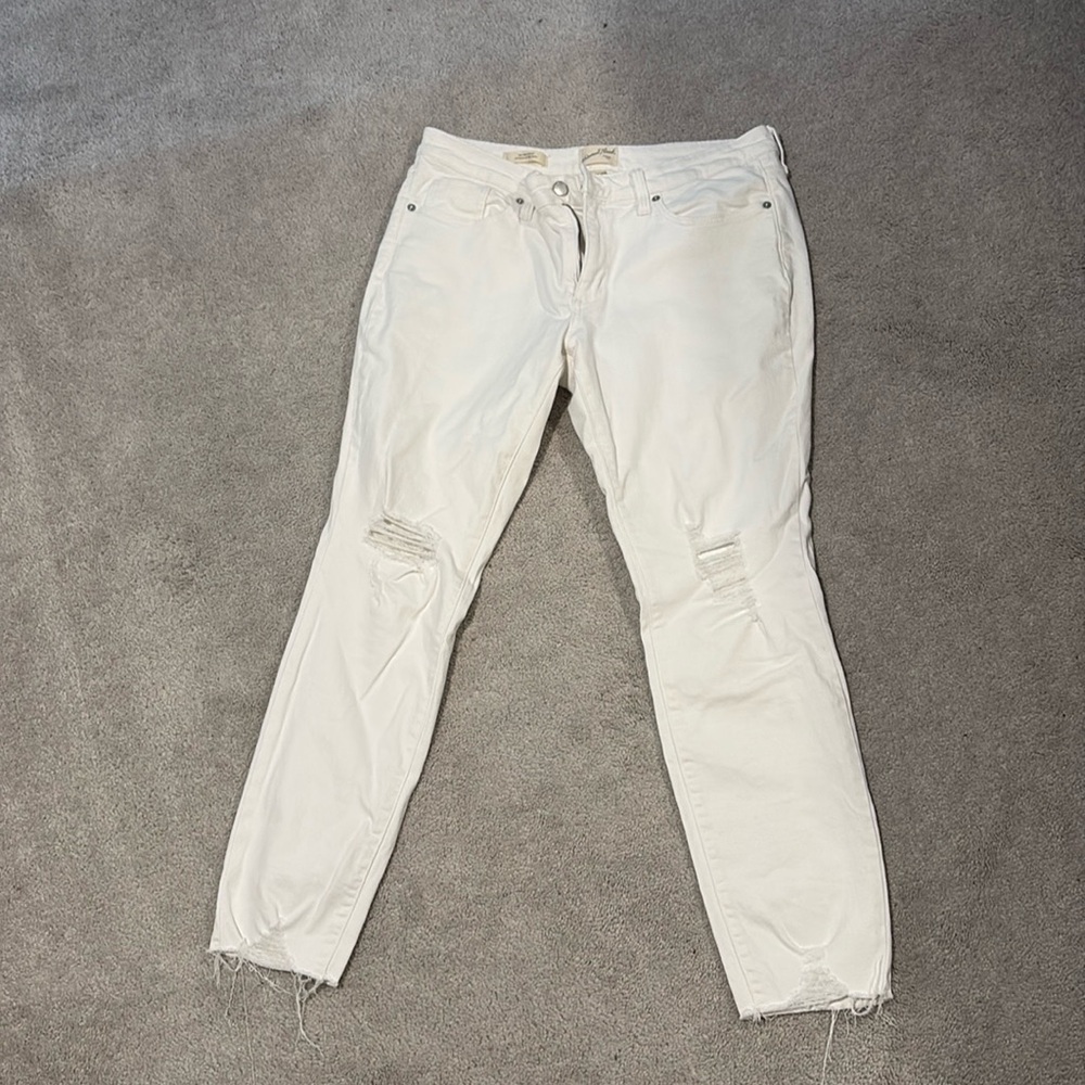 Universal Thread White Distressed jeans
